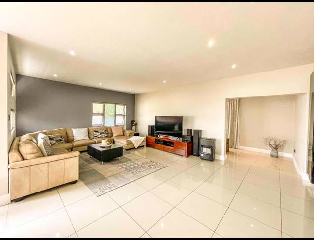 4 BEDROOM HOUSE FOR SALE IN MIDSTREAM RIDGE